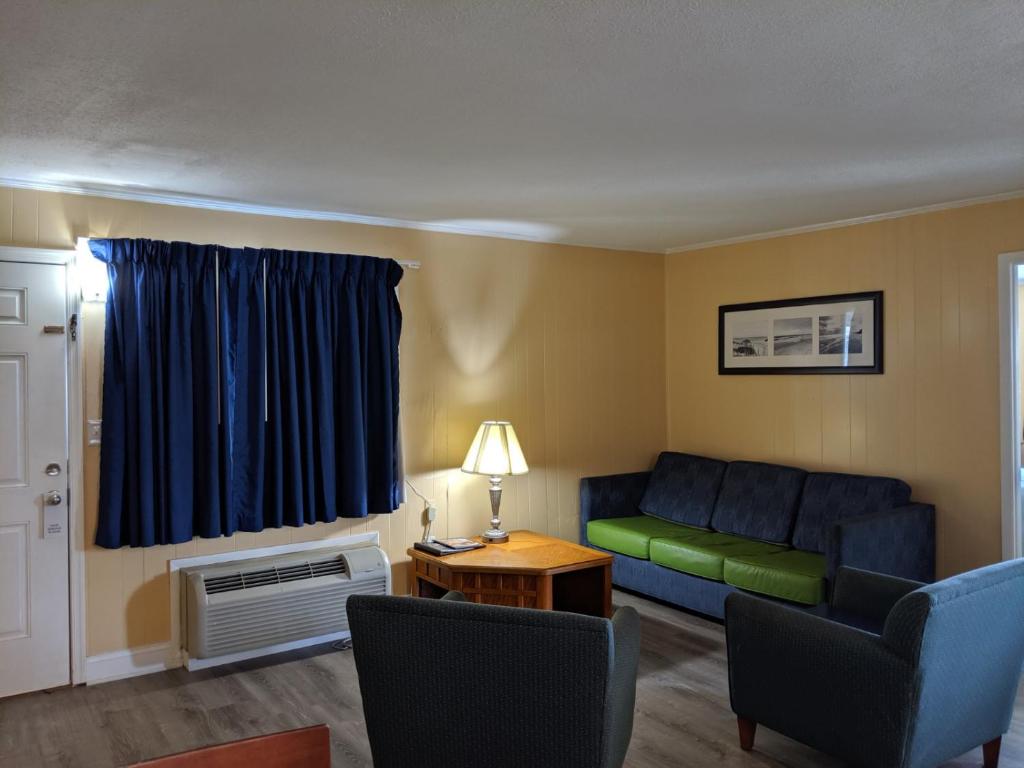 Colonial Inn image 12