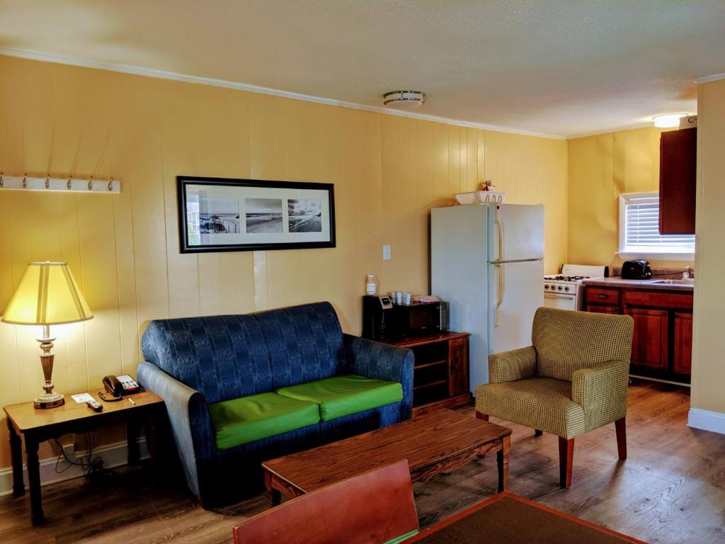 Colonial Inn image 13