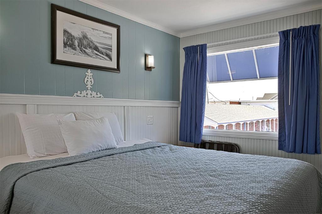 Colonial Inn image 16