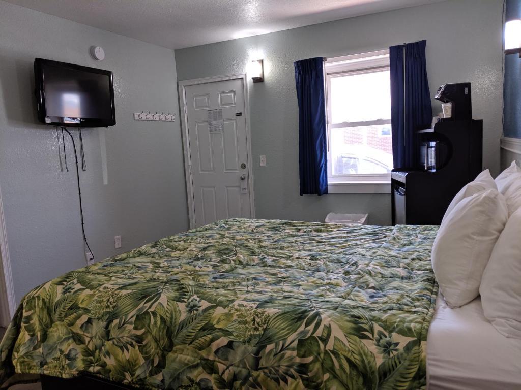 Colonial Inn image 7